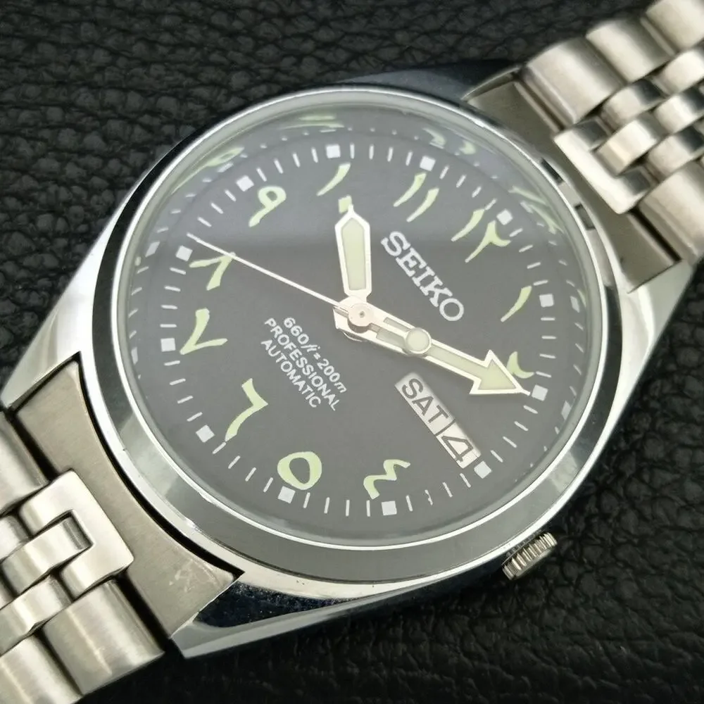 Vintage 1971 Seiko Automatic Mens Silver Watch W/daydate & Silver Accents